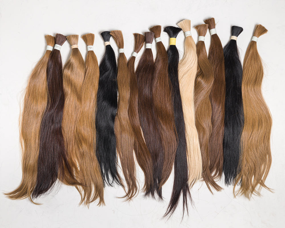 alternative text: Clear detailed view of Remy hair collection process image display